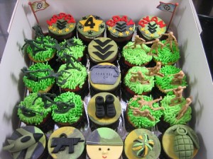 ARMY-THEMED-CUPCAKES