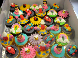 happy-birthday-customized-cupcake-order