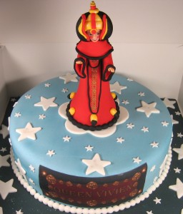 QUEEN-happy-birthday-themed cake