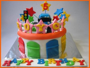 school-bus--Happy-birthday-decorated-cake