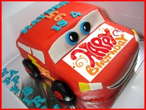 car-Happy-birthday-decorated-cake