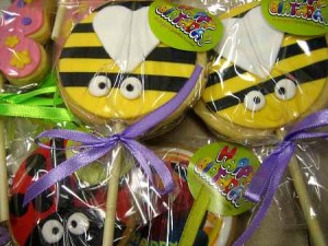 beetle-lollipop-creative-cookies