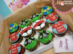 Man-U-happy-birthday-customized-cupcake-delivery